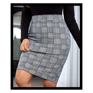 NWT Plus Size Women’s Classic Gray Plaid Pencil Skirt